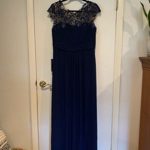 Ever pretty navy blue gown